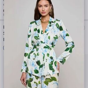L'AGENCE Ciara Satin Robe Top hydrangea